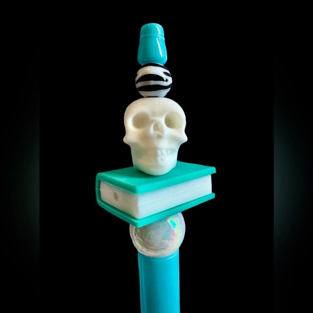 Horror Reader - Custom Ink Pen - Skull Book Lover